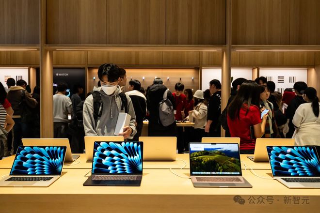 果2025路线图大剧透可惜没有Vision Proj9九游会(中国)网站史上最薄iPhone来了！苹(图2)