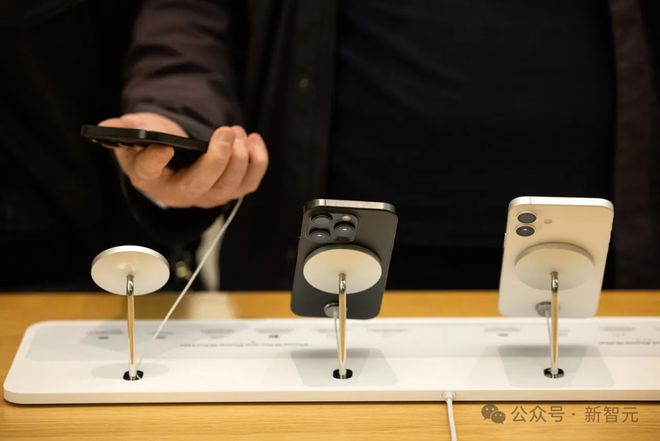 果2025路线图大剧透可惜没有Vision Proj9九游会(中国)网站史上最薄iPhone来了！苹(图3)
