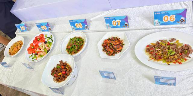 师在广州打响首届厨艺大赛j9国际站十个机器人厨(图2)